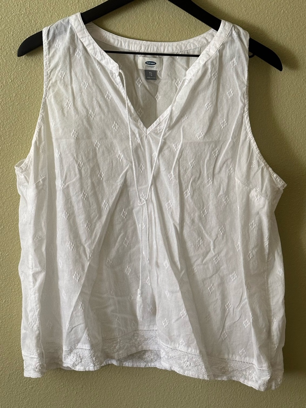 Old Navy White Embroidered V-Neck Sleeveless Flowy Cotton Tank Top